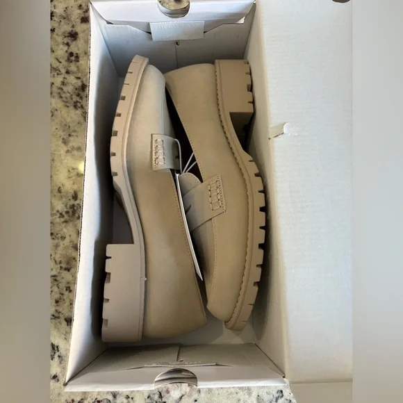 NEW! Dolce Vita Ladies’ Lug Loafers, Stylish, Size 8 - Picture 3 of 11